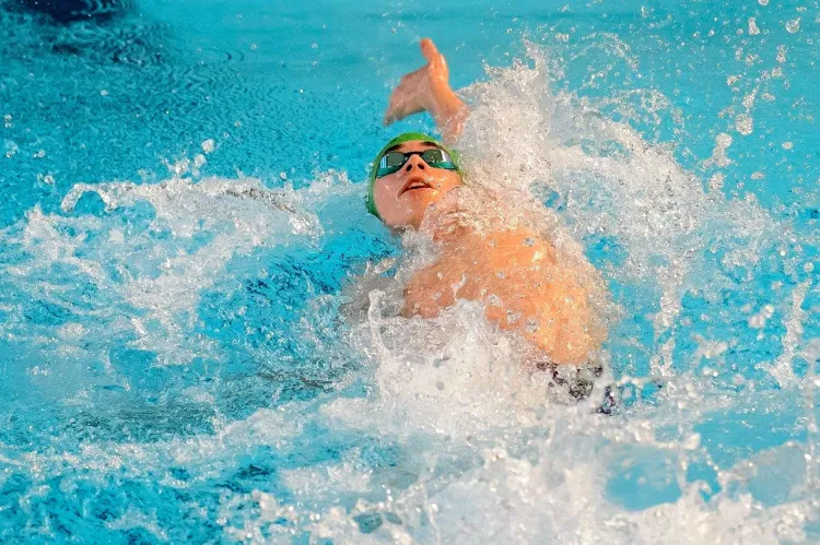 Ulubionym stylem pływackim Pawła Bobera jest grzbiet. Dzięki niemu zdobył w tym roku pięć medali mistrzostw Polski.