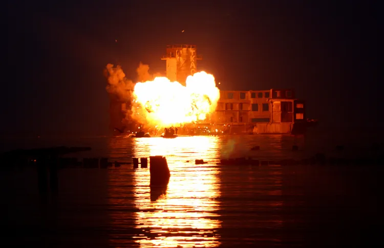 Najbardziej spektakularna scena obu trójmiejskich odcinków, czyli eksplozja w torpedowni w Babich Dołach. Dochodzi do niej akurat w momencie, gdy na miejsce przybywają antyterroryści.