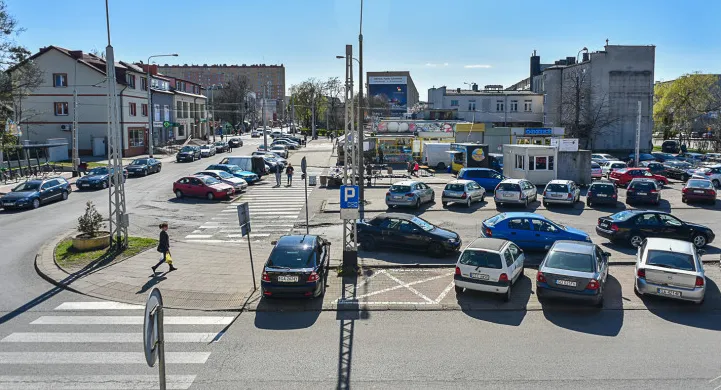 Kierowcy zostawiający samochody na pl. Dworcowym znajdą miejsce do parkowania pod ziemią.