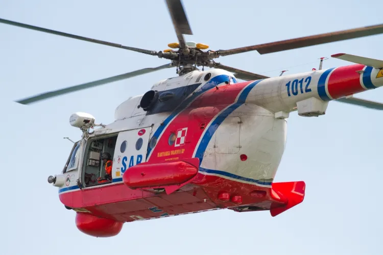 Ratowniczy Mi-14PŁ/R może zabrać na pokład 19 osób w pozycji siedzącej lub dziewięć leżących.