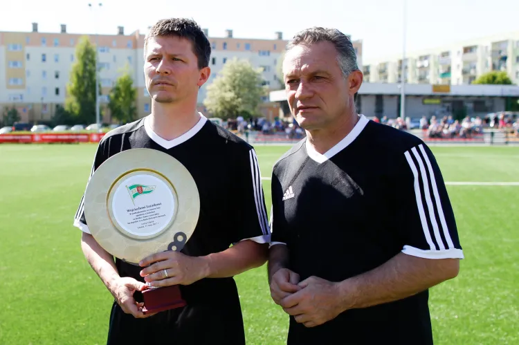 Mimo najsłabszego wejścia Lechii w sezon odkąd w 2008 roku awansowała do ekstraklasy, trener Piotr Nowak otrzymuje wsparcie Macieja Bałazińskiego, wiceprezesa klubu (z lewej) i czas na wyciągnięcie "drużyny z dołka". Wkrótce ma także dostać nowych piłkarzy. 