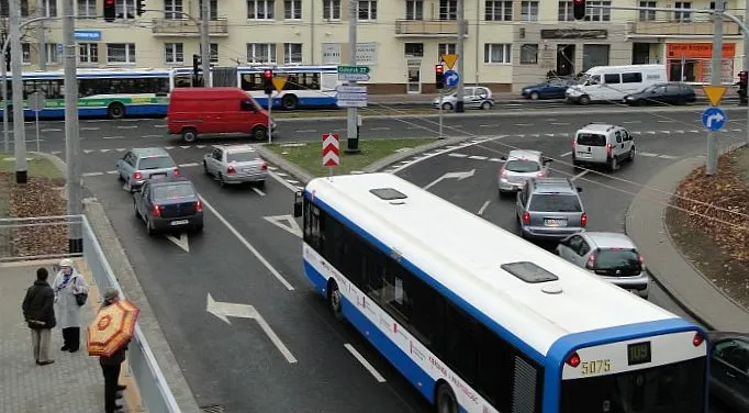 Kierowcy nagminnie przejeżdżają na czerwonym świetle nie tylko na Węźle Wzgórze w Gdyni, ale i na innych drogach Trójmiasta.