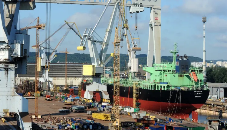 We wrześniu 2010 roku prywatna stocznia Crist wylicytowała duży dok Stoczni Gdynia za kwotę 175 mln zł.