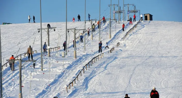 Za narciarski obóz zimowy studenci AWFiS zapłacą o ponad 600 zł więcej niż przed rokiem. Nie mają też co liczyć na dopłaty z uczelni.