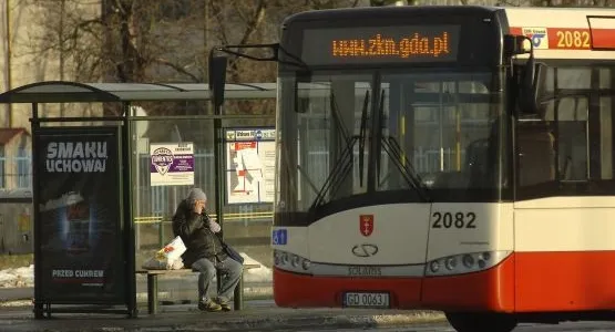 Nie tylko korki, ale także mniejsza liczba autobusów miejskich będą doskwierały przynajmniej do wiosny mieszkańcom południowych dzielnic Gdańska.