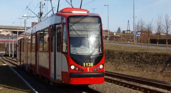 Popularny tramwaj "szóstka" będzie dojeżdżał od soboty do pętli na Chełmie.