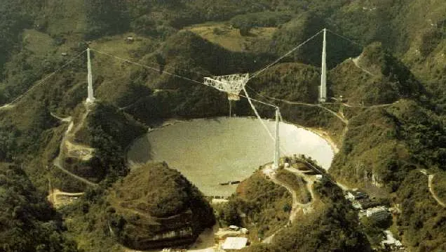Obserwatorium Arecibo w Portoryko ma 305 m średnicy, Jan Heweliusz ma mieć 90 m. 