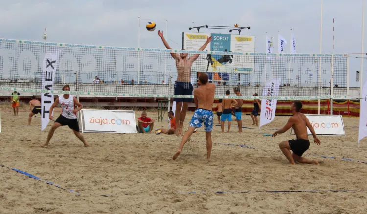 Turnieje Ziaja Cup dobiegły końca, ale w Sopocie nadal można korzystać z boisk do siatkówki plażowej.