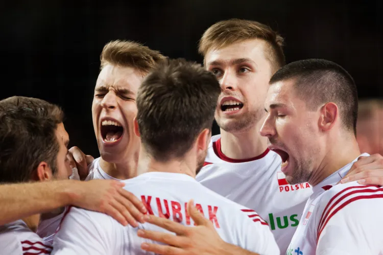 Artur Szalpuk (drugi od lewej) może być zadowolony z występu w meczu z Rosją. Czy stanie się on dla przyjmującego Lotosu Trefla przepustką do mistrzostw Europy 2017?