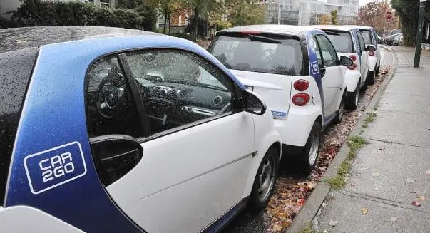 Idea car-sharingu na świece bije rekordy popularności. Na zdjęciu samochody oferowane w ramach usługi "Car 2Go" w Vancouver.