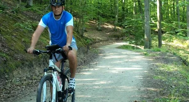 Rowerem po lesie jeżdżą przede wszystkim przygotowani do wysiłku rowerzyści, ale trasy są także odpowiednie dla mniej zaawansowanych cyklistów.