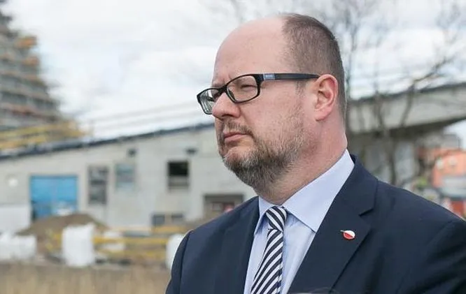 - Jestem rodzajem zwierzyny łownej i PiS chętnie by mnie zamordował politycznie - przekonuje Paweł Adamowicz. Do godz. 19 musi zdecydować, co dalej z demonstracjami na placu Solidarności 31 sierpnia.
