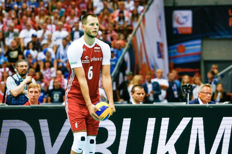 Polaków do dobrej gry popchnęła w pierwszym secie zagrywka Bartosza Kurka. Po niej biało-czerwoni zniwelowali trzy punkty straty i przejęli kontrolę, jak się później okazało, nad całym meczem.