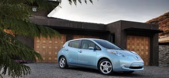 Elektryczny Nissan Leaf - zwycięzca tegorocznej edycji konkursu COTY. 