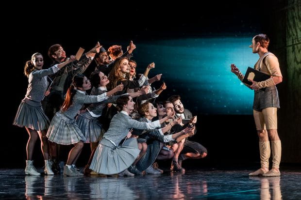 Zespół Baletu Opery Bałtyckiej zmieni się w stosunku do ubiegłego roku - wymieniono ośmioro tancerzy. Na zdjęciu Balet OB podczas "Pinokia".