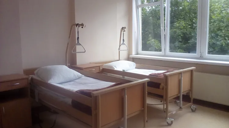 Część stacjonarna hospicjum UCK składa się m.in. z dwóch sal dla pacjentów. 