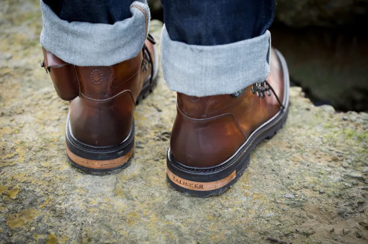 Solidne buty mają wytrzymać w najtrudniejszych terenach.