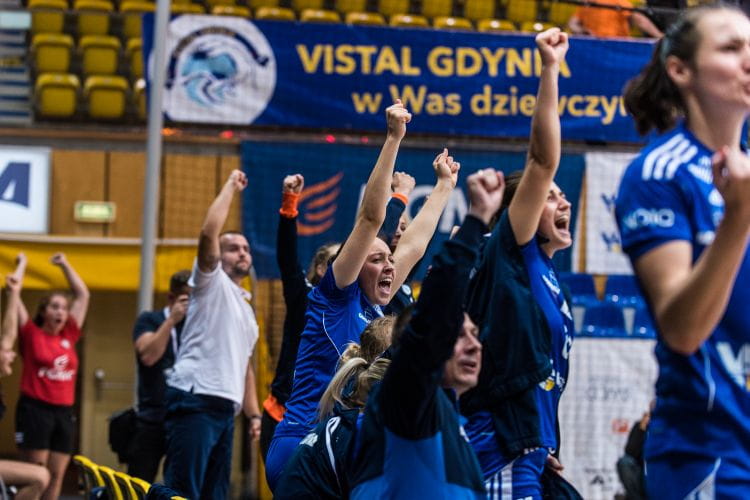 Tak piłkarki ręczne Vistalu cieszyły się po ligowej inauguracji. Czy podobne nastroje będą po meczach Ligi Mistrzyń, które także będą odbywać się w Gdynia Arena?