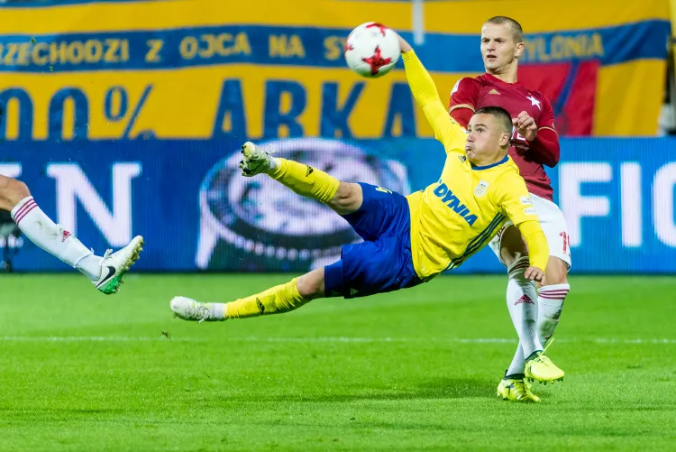 Michał Nalepa w meczu z Wisłą Kraków próbował strzelić gola przewrotką.