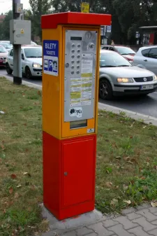 Wrocławskie automaty stoją są na zdecydowanej większości przystanków, a obecnie są wymieniane na nowocześniejsze urządzenia.