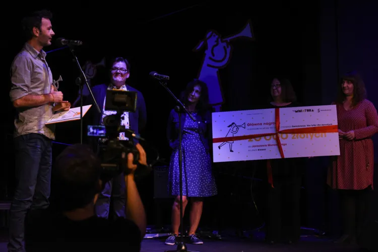Podczas Gali konkursu "Demokracja. Nie tylko dla dorosłych" 17 września w Teatrze Miniatura wręczono laureatowi nagrodę o wartości 20 tys. zł.
