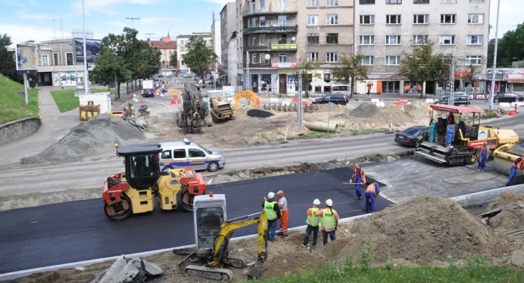 Prace na skrzyżowaniu przy dworcu w Gdyni potrwają do lata 2018 roku.