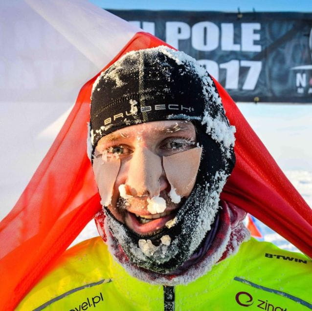 Ani mróz, ani kilometry nie są straszne Piotrowi Sucheni. Najtrudniejsze w realizacji jego biegowych marzeń jest zebranie odpowiednich środków finansowych. Internetowa zbiórka pomogła mu podbić biegun północny, teraz biegacz prosi o wsparcie jego wyprawy na Antarktydę.