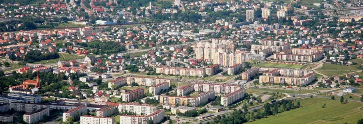 Mieszkania do 200 tys. zł łatwiej znaleźć w gminach poza Trójmiastem, szczególnie w budynkach z wielkiej płyty.