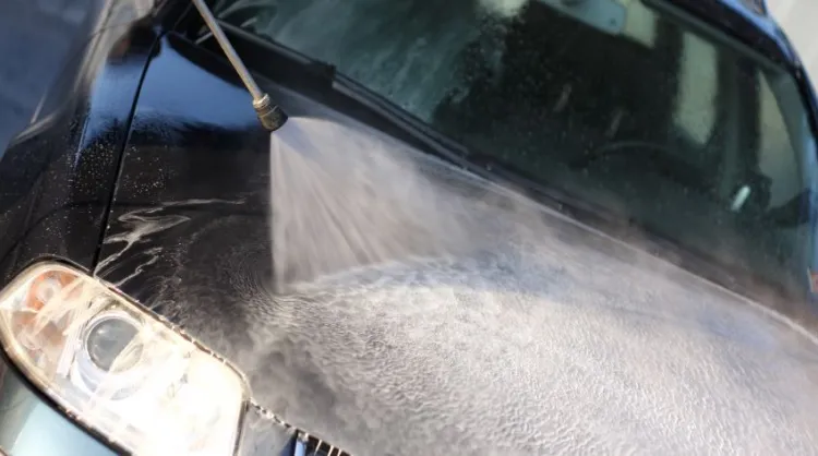 Mycie zimą auta nie musi być stresujące dla kierowców.