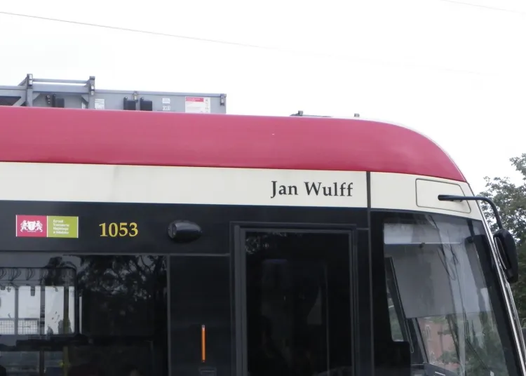 Jan Wulff jest patronem tramwaju Pesa Jazz Duo o numerze 1053
