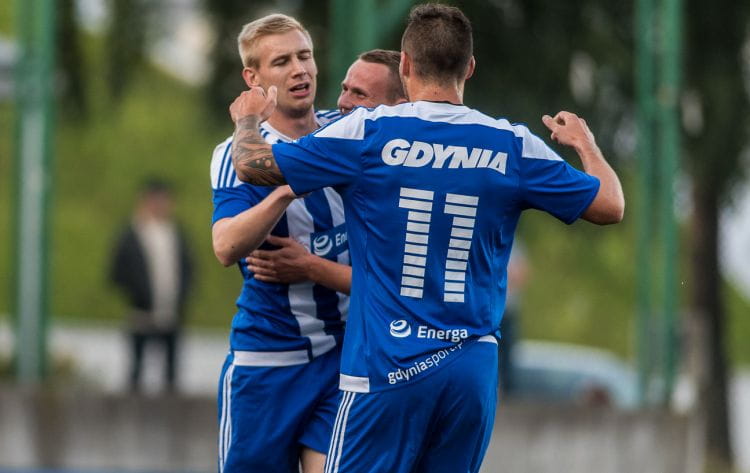 Adam Duda (z lewej) zapewnił Bałtykowi Gdynia zwycięstwo w meczu, który przez większą część gry nie układał się po myśli jego drużyny. 