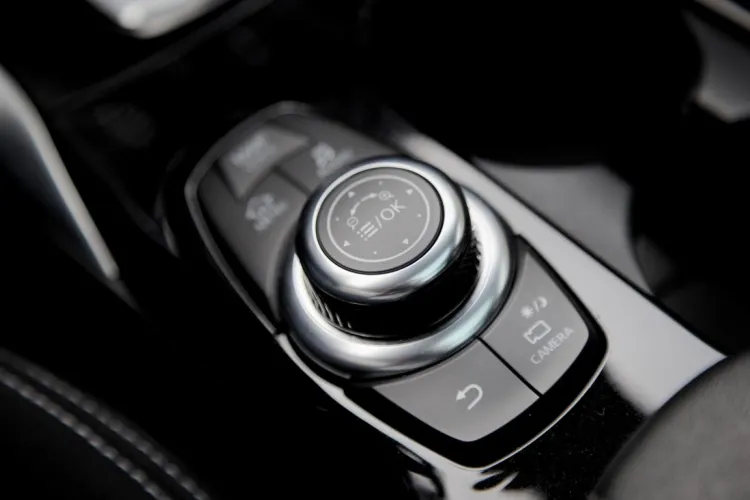 Infiniti QX30
