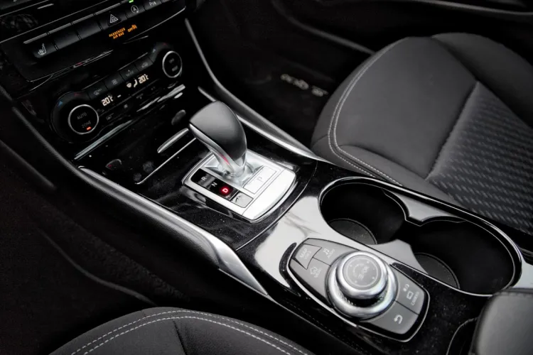 Panel środkowy QX30.