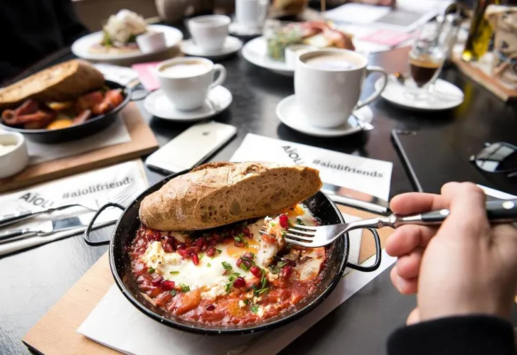 Trend na śniadanie za złotówkę zapoczątkowała w Trójmieście restauracja Aioli. Podobne promocje wprowadzają kolejne lokale.