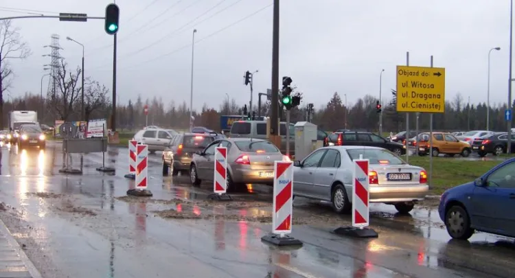 Kierowcy przyznają, że utrudnienia w ruchu na Południu Gdańska zelżały, ale wciąż oczekują zmian. 
