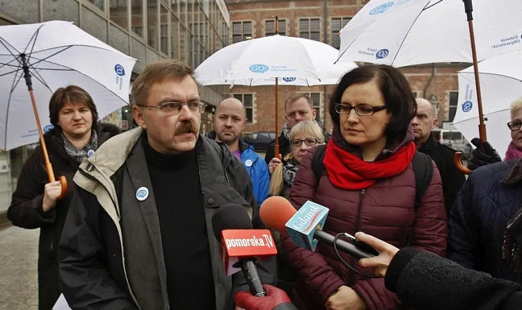 Piotr Dwojacki w trakcie kampanii wyborczej Gdańska Obywatelskiego w 2014 r. Po prawej Ewa Lieder.