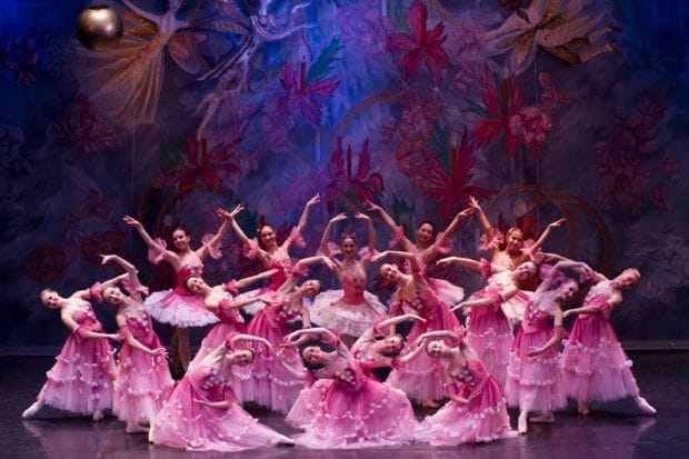 Moscow City Ballet jak co roku przywozi do Trójmiasta pod koniec roku dwie produkcje baletowe. Tym razem są to "Dziadek do orzechów" (na zdjęciu) oraz "Jezioro łabędzie", które zobaczyć można 27 i 28 listopada.