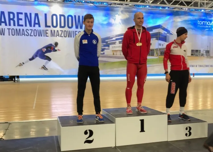 Marcin Bachanek ze srebrnym medalem mistrzostw Polski seniorów biegu masowego mężczyzn.