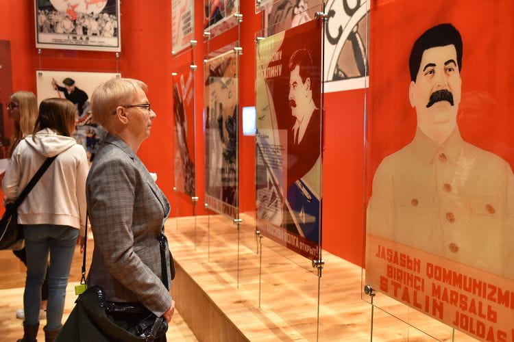 Jedna ze zmian w wystawie stałej będzie dotyczyła pokoju sowieckiego, w którym wyeksponowany jest wątek propagandowy. Zamiast tego mają być wzmocnione wątki terroru Stalina przed 1939 wobec polskiej ludności. 