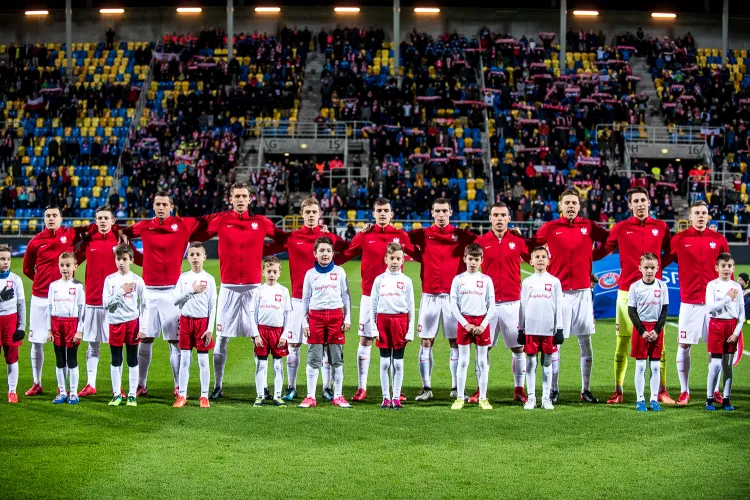W latach 2012-17 w Gdyni odbyło się 10 piłkarskich meczów międzypaństwowych, w tym 3 w finałach młodzieżowych mistrzostw Europy oraz 5 reprezentacji Polski od lat 18 do 21. Na zdjęciu biało-czerwoni U-21 ze spotkania z Danią. 