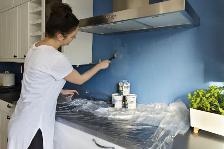 Obawiasz się, że malowanie kafli może się nie udać? W czasie Weekendu z dekoratorem uzyskasz poradę, jak poprawnie wykonać pracę i jak najlepiej dopasować nowy kolor do wnętrza! 
