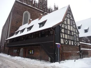 Dom kazalnicowy (ryglówka).