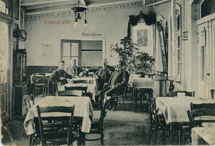 Wnętrza restauracji Prinzess Viktoria, w tle wejście do sali bilardowej, między ok. 1912- 1914 (zbiory Krzysztofa Gryndera)