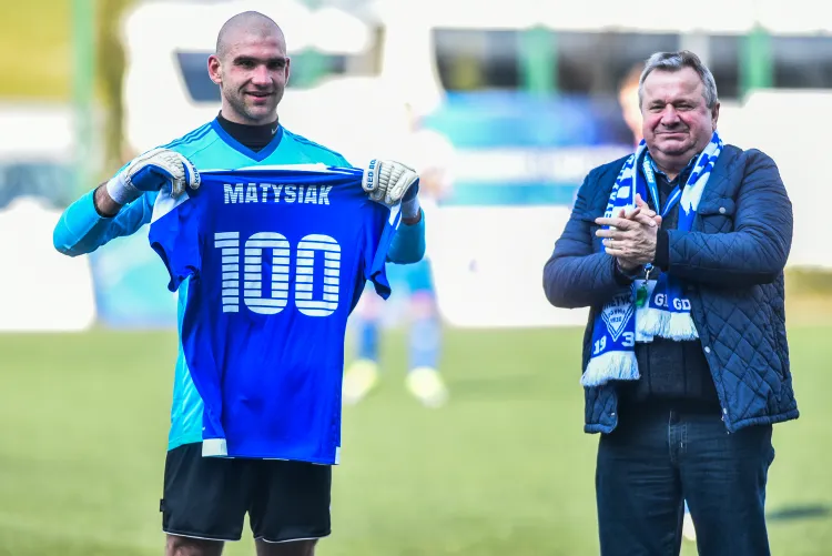 W kwietniu tego roku Marcin Matysiak odebrał okolicznościową koszulkę za spotkanie numer 100 w Bałtyku Gdynia. W sobotę zaś zaliczył 50. mecz ligowy z rzędu między słupkami biało-niebieskich. 