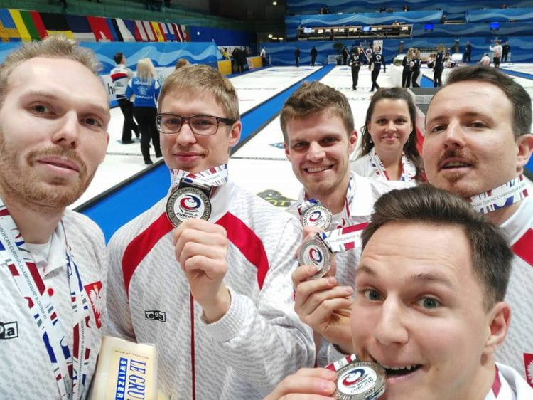 Borys Jasiecki, Krzysztof Domin, Damian Cebula, Bartosz Łobaza i Konrad Stycz ze srebrnymi medalami mistrzostw Europy Dywizji B.