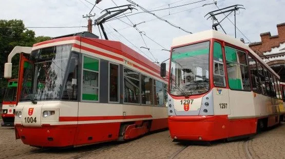 Bez trudu będzie można wrócić z imprez sylwestrowych zaplanowanych w centrum Gdyni i Sopotu. Po północy wyjadą tramwaje i autobusy. Niewiele będzie jednak pociągów SKM.