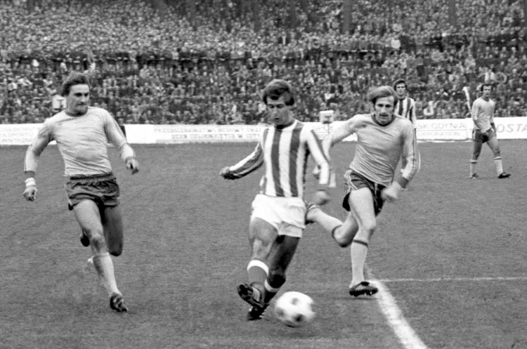 19 września 1979 roku Arka pokonała Beroe 3:2, a mecz przy ul. Ejsmonda obejrzało 22 tysiące widzów. 19 lutego bułgarska drużyna ma zagrać na otwarcie nowego stadionu w Gdyni. 