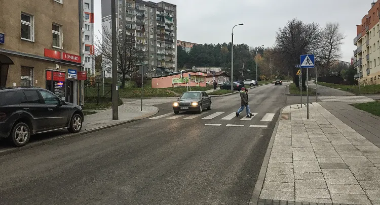 Zdaniem mieszkańców, montaż sygnalizacji poprawiłby bezpieczeństwo na skrzyżowaniu, ale władze Gdyni mają na to inny pomysł.