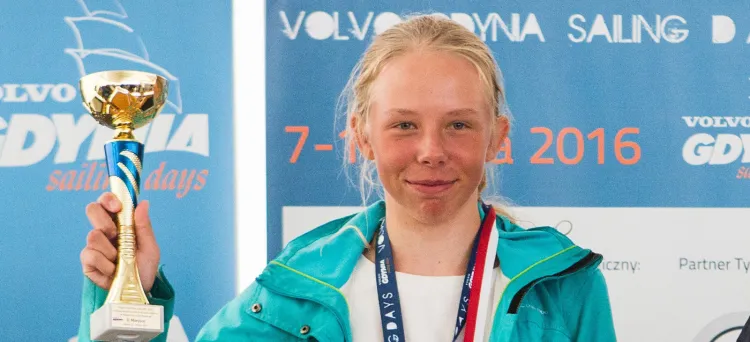 Kinga Brzóska w 2017 roku triumfowała w Ogólnopolskiej Olimpiadzie Młodzieży, a w mistrzostwach Europy zajęła 12. miejsce.