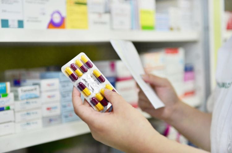 Według przepisów Wojewódzki Inspektor Farmaceutyczny nie może wydać zezwolenia na nową aptekę, jeśli w promieniu 500 metrów od jej planowanej lokalizacji działa już inna apteka.